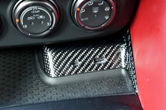 「RSW」フェアレディZ(RZ34/400Z)用USBパネル(綾織りブラックカーボン/クリア塗装仕上げ)拍卖