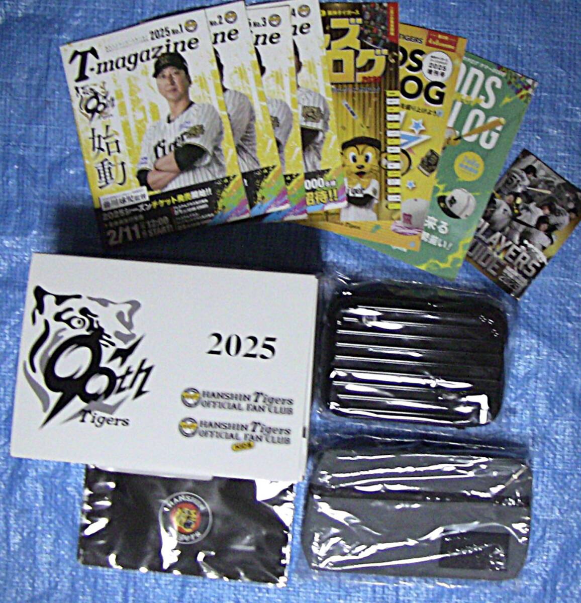 ★阪神タイガース 2025 ファンクラブ会報誌No,1~4(開封あり)&記念グッズ3点(専用箱あり、未使用)★拍卖