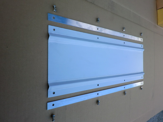 泥除け鏡面ステンレス板 V溝入り  150mmx600mm 2枚  (裏板 ボルト付)拍卖