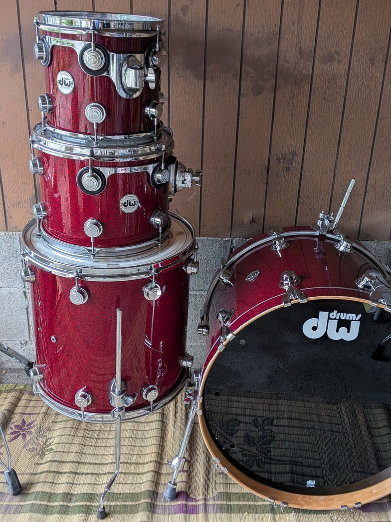DW Collector‘s Series Maple Drum Set (22BD 16FT 12TT 10TT)拍卖