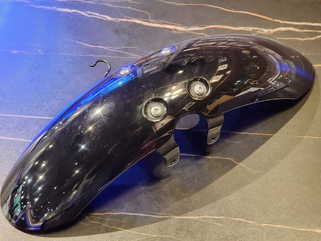 トライアンフ 900スクランブラー 純正フェンダー フロント 黒色拍卖