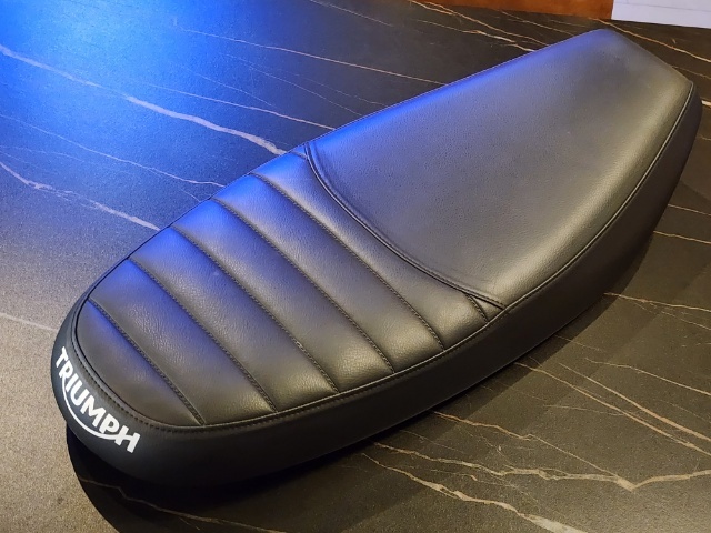 トライアンフ スクランブラー1200 X XE XC 純正シート ブラック 拍卖