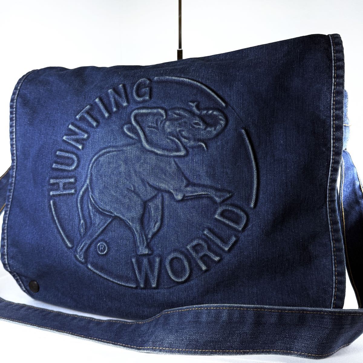 1円【 極美品 】 ハンティングワールド メッセンジャーバッグ ショルダーバッグ デニム A4可 ビジネス メンズ拍卖