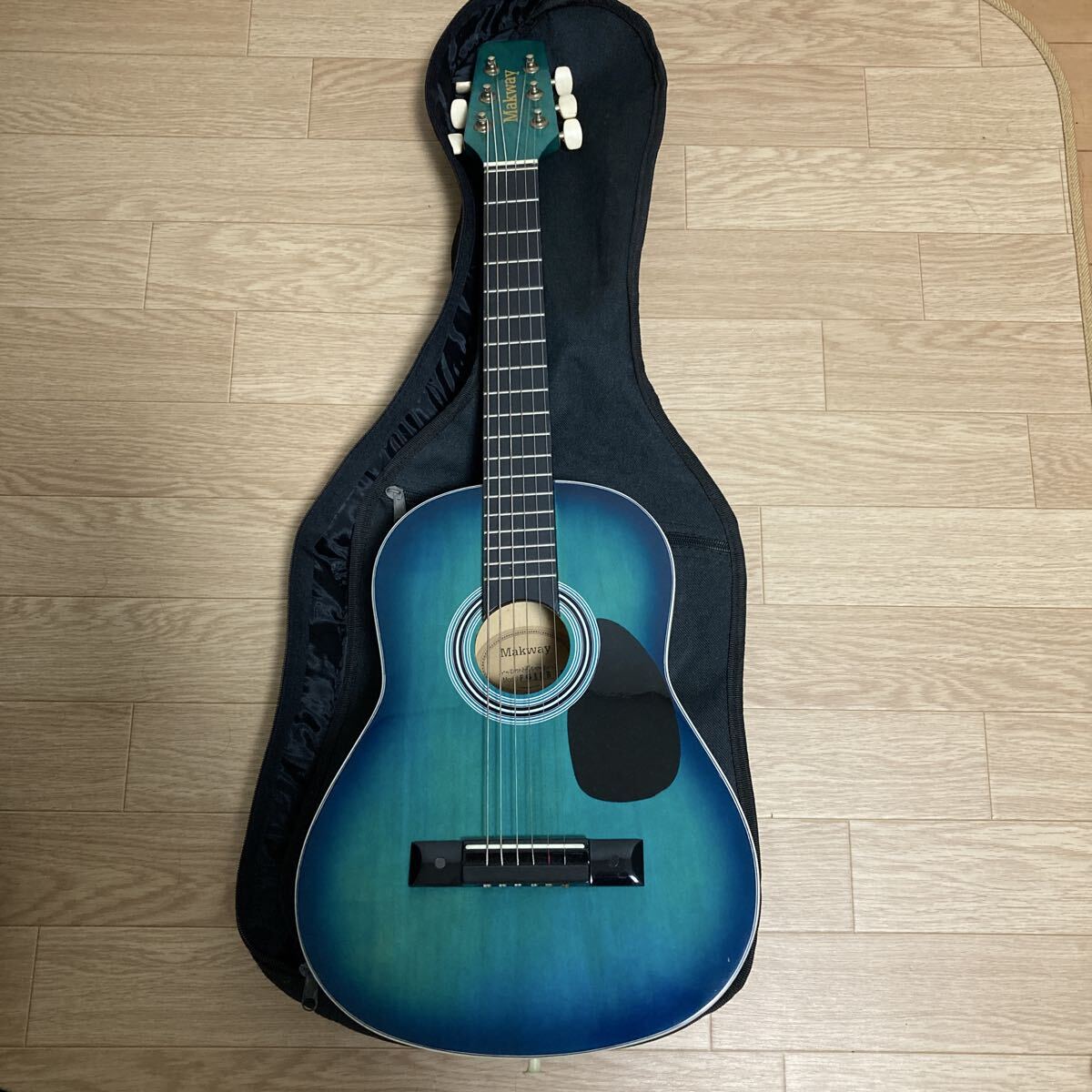 【楽器・機材】 Makway ミニ ギター トラベル 持ち運び イベント ソフト ケース付 アコースティック アコギ FG10BLS ブルー サンバースト拍卖