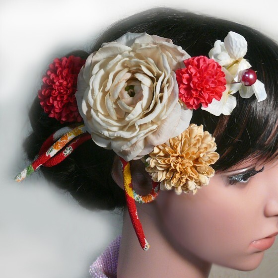髪飾り 成人式 卒業式 結婚式 花 金鳳花と菊 ベージュ赤 和柄紐付 振袖 袴 浴衣 和装 着物(1)(2)拍卖