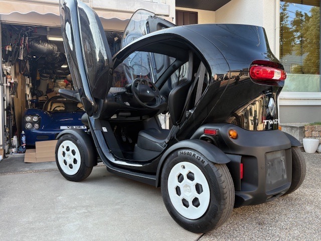 最後の一台 16,992km!希少な電動モビリティRENAULT TWIZY|ルノー トゥイージー 後期 希少な黒 純正色拍卖