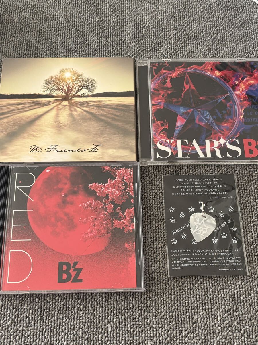 B'z CD FRIENDS Ⅲ 初回 限定盤 DVD付 RED STARS ファンクラブ 特典 ギターピック型ファスナーマスコット拍卖