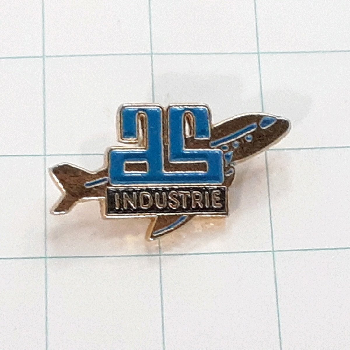 送料無料)旅客機 飛行機 ピンバッジ ピンズ A32851拍卖