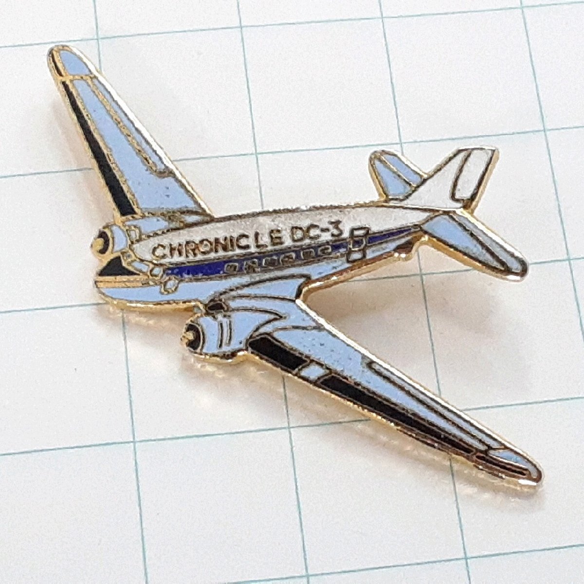 送料無料)ダグラス DC-3 旅客機 飛行機 ピンバッジ ピンズ A32847拍卖