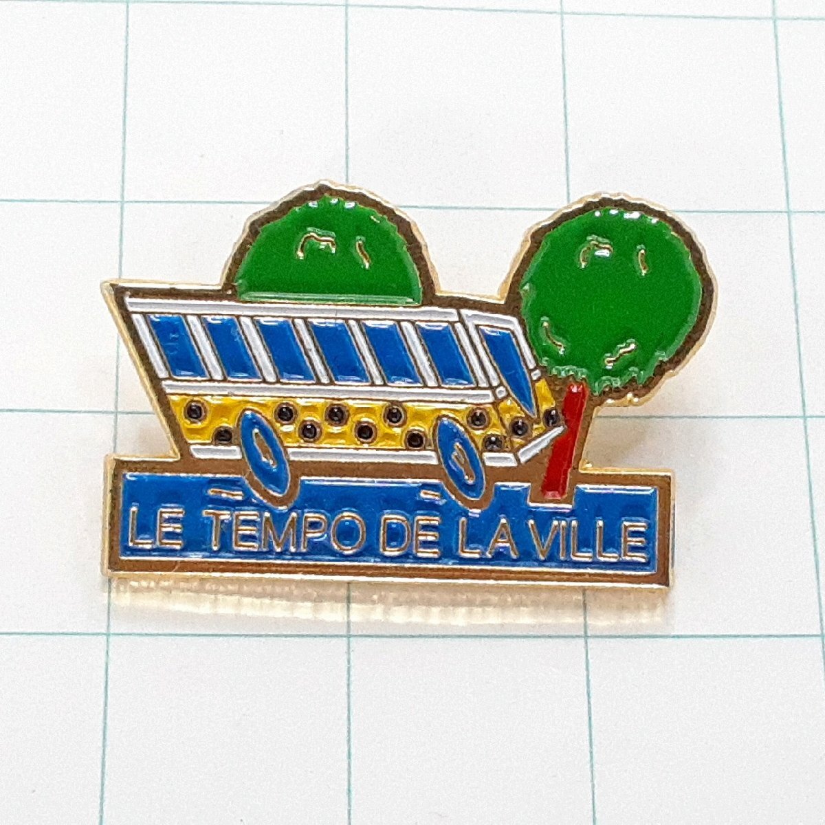 送料無料)街を走るバス 輸入 ピンバッジ ピンズ PINS A32873拍卖