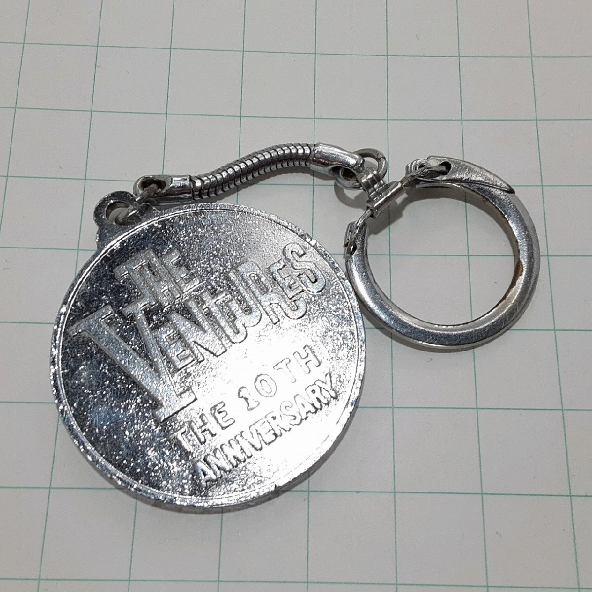 送料無料)ザ・ベンチャーズ10周年 観光 旅行 登山 記念 キーホルダー A32896拍卖