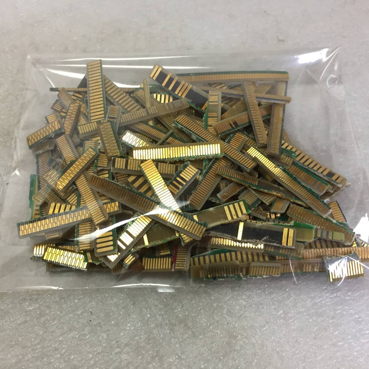 ★【都市鉱山】高品位 重量200g 電解金メッキ/両面実装 パソコン基板 金抽出/金精練/再生ゴールド/研究用 切断済み【ジャンク品】拍卖