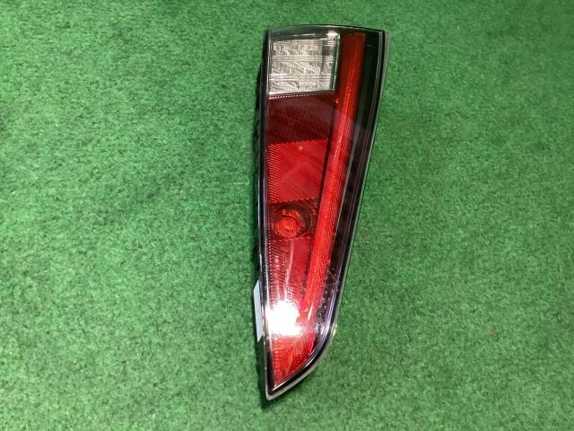 プリウス DAA-ZVW55 右 テール ランプ 218拍卖