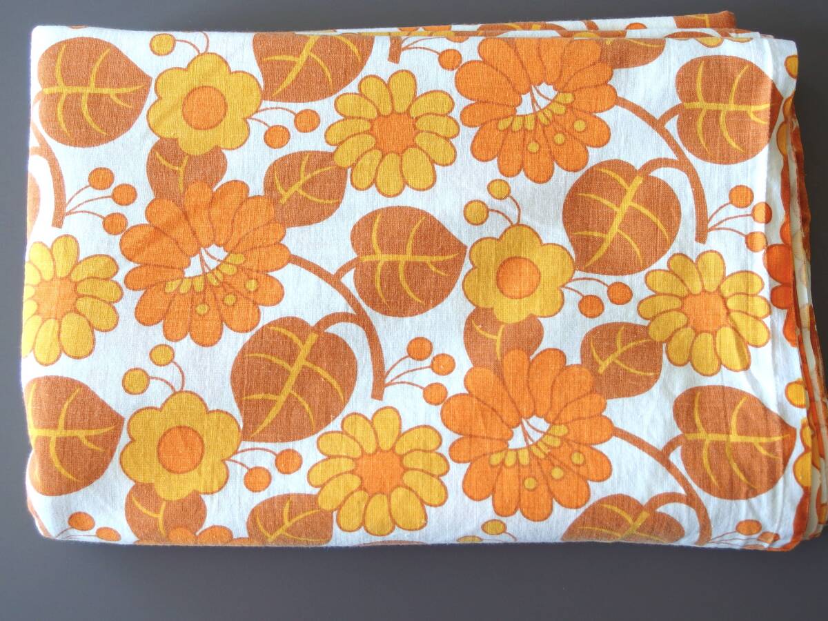 SALE! スイス製 ヴィンテージ&レトロ ファブリック/ハギレ/生地/布地 (おちついたオレンジ系の花柄プリント) 横130cm X 縦87cm拍卖
