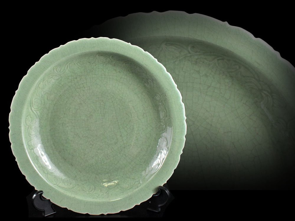 【雲】某収集家放出品 中国古玩 唐物 青磁花唐草紋輪花大皿 飾皿 直径51cm 古美術品(旧家蔵出)J1950 UTxza拍卖