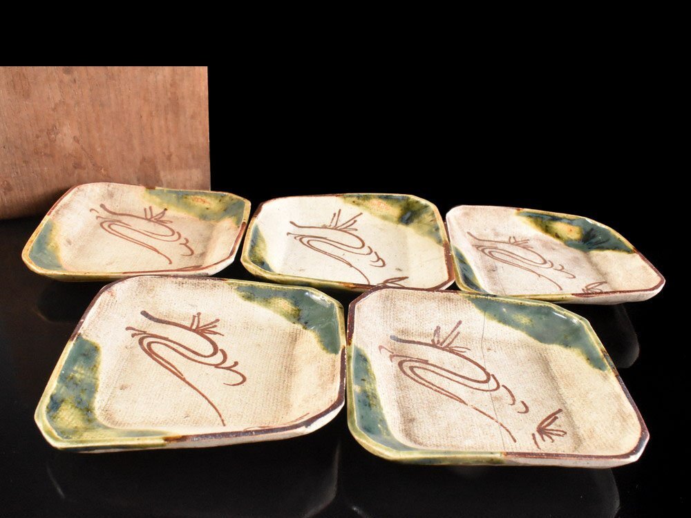 【雲】某収集家放出品 萬古焼 織部釉 模様 角皿 5客 箱付 古美術品(懐石料理道具 旧家蔵出 銘々皿)Y7134 CTLnju拍卖