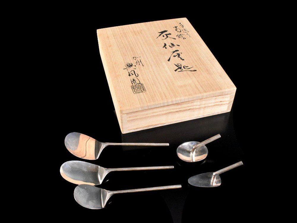 【雲】某資産家買取品 加州 興風園 銀製 手造南鐐灰仙 灰匙 灰具一式 5点 総重量97g 共箱 古美術品(茶道具)BY5609 LTDnju拍卖