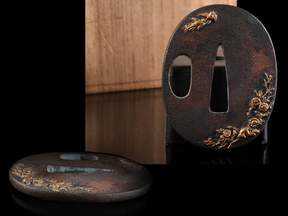 【雲】某収集家買取品 時代 花鳥 金象嵌 鍔 箱付 古美術品(鐔 刀装具 古鉄 日本刀 旧家蔵出)Y7166 LTvcxz拍卖
