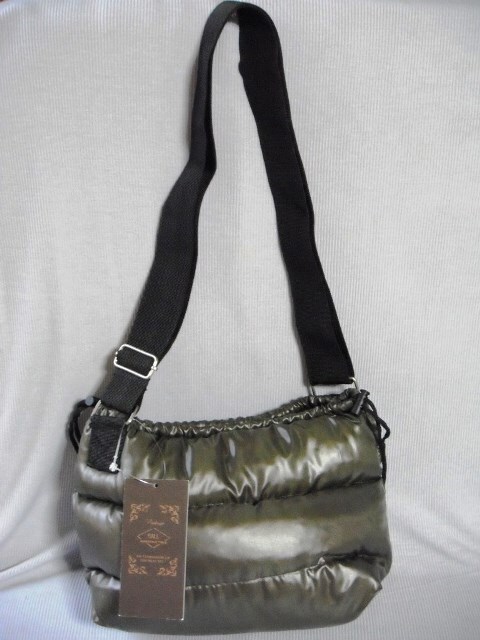 ダウンコートみたいな ショルダーバッグ(中わた・㈱ストックマン・カバン・鞄・とても軽いです。)拍卖