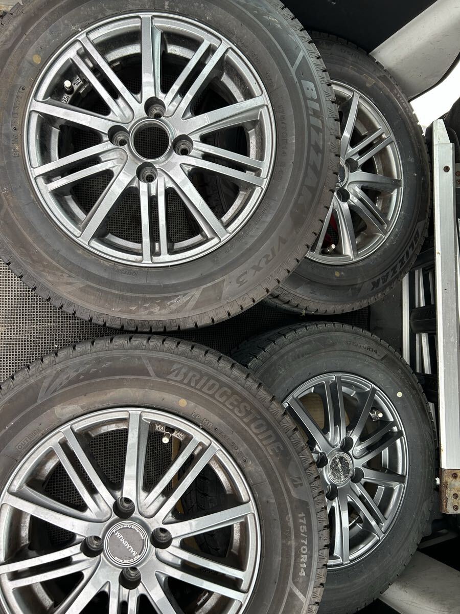 スタッドレス ブリザック VRX3 2021年製 175/70r14 4穴 シエンタで使用 pcd100拍卖