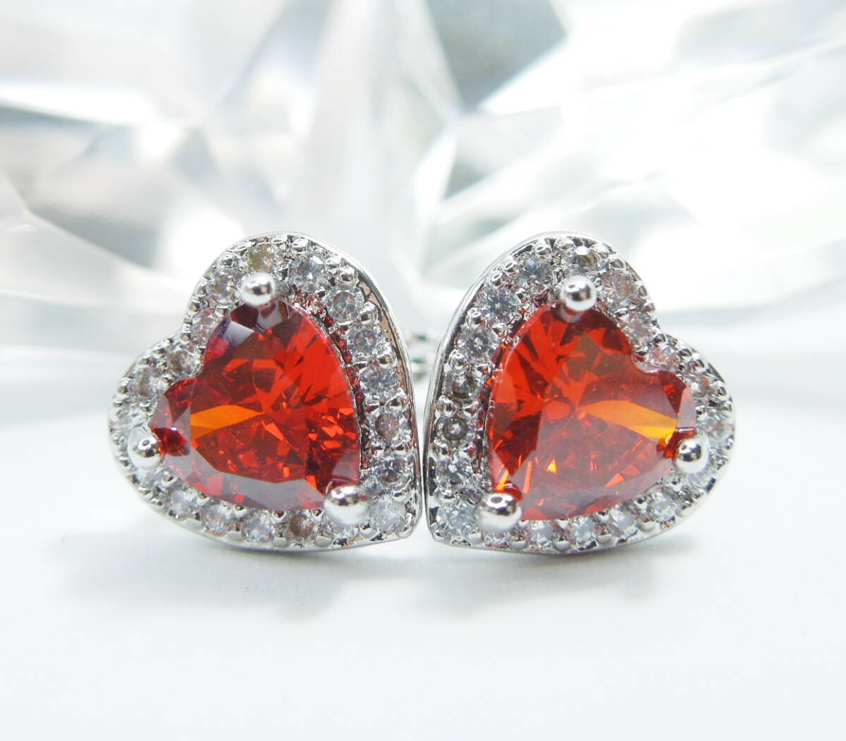 レッド ハート ジルコニア スタッドピアス 両耳用 ペア ピアス 赤 新品 シルバーカラー 赤色 赤い ハート かわいい キラキラ 推し活拍卖