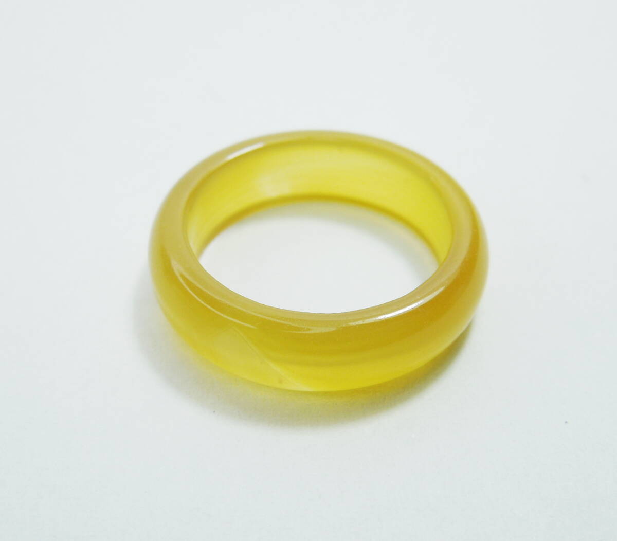 R10 メノウリング 約15号半 黄色系 瑪瑙指輪 くりぬきリング 天然石 新品 リング 瑪瑙 指輪 めのう くり抜きリング 約15号半拍卖