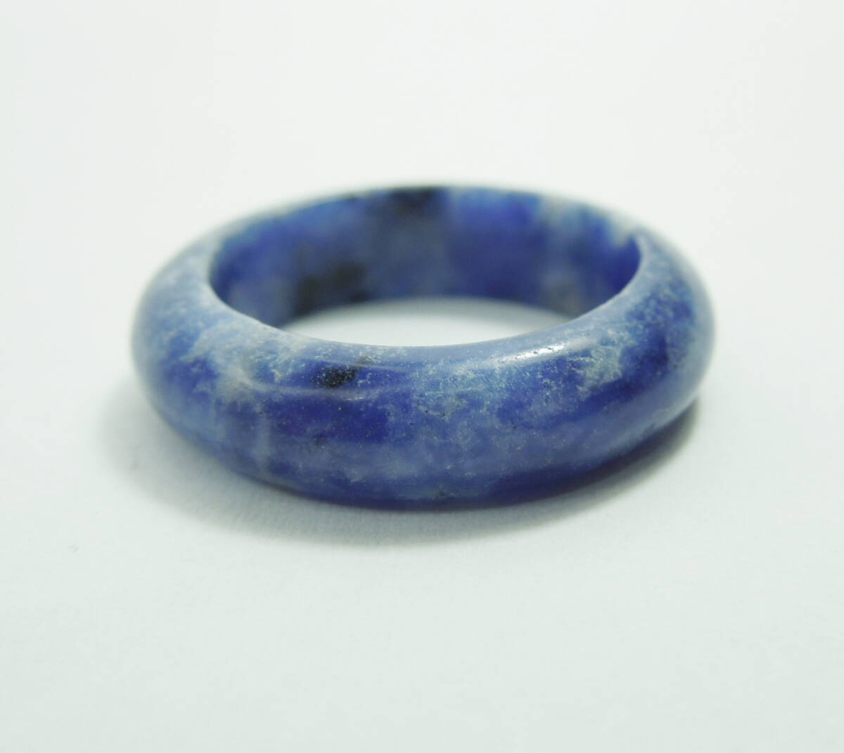 S21 ソーダライト 約16号強 くりぬきリング 天然石 新品 指輪 ブルー 方ソーダ石 金属アレルギー対策 金属アレルギー対応 約16.25号拍卖