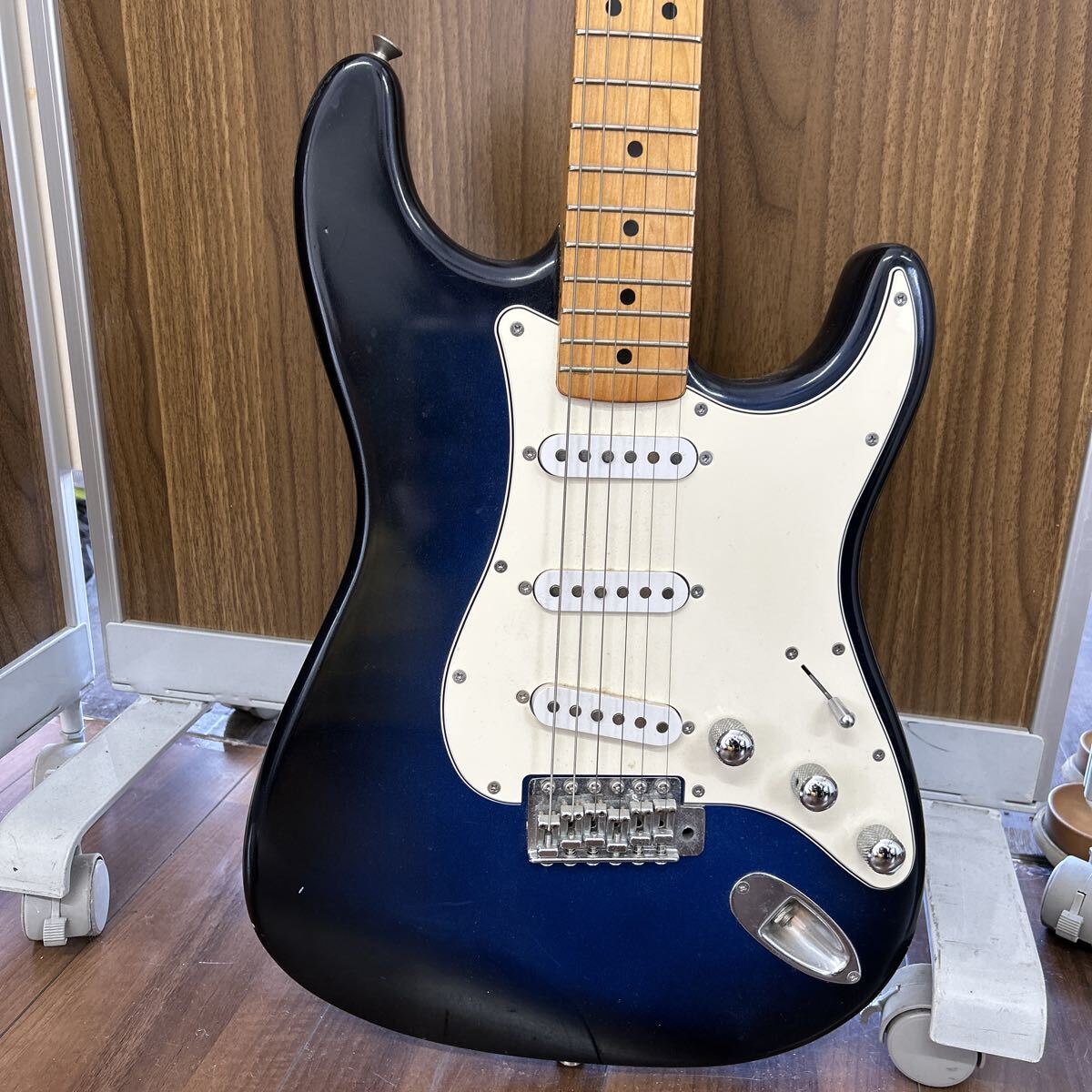 通電OK ジャンク Fender フェンダー STRATOCASTER ストラトキャスター エレキギター orignal contour body with synchronized 102294r拍卖