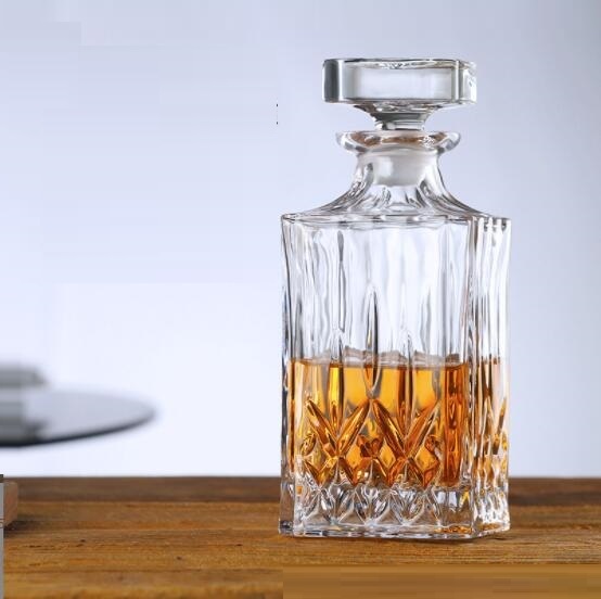 人気品700ml ウイスキーデカンタ ブランデー鉛フリー 酒デキャンタ ヴィンテージ風 ワイン デカンタ ガラスデカンタ クリスタルデカンタ拍卖