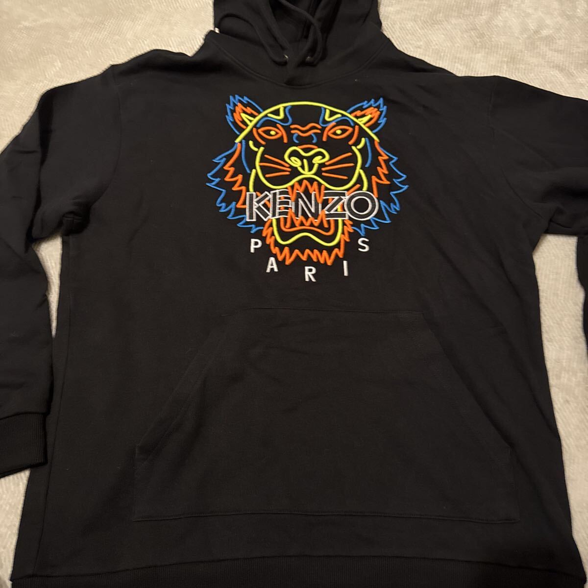 KENZOネオンカラー刺繍パーカー拍卖