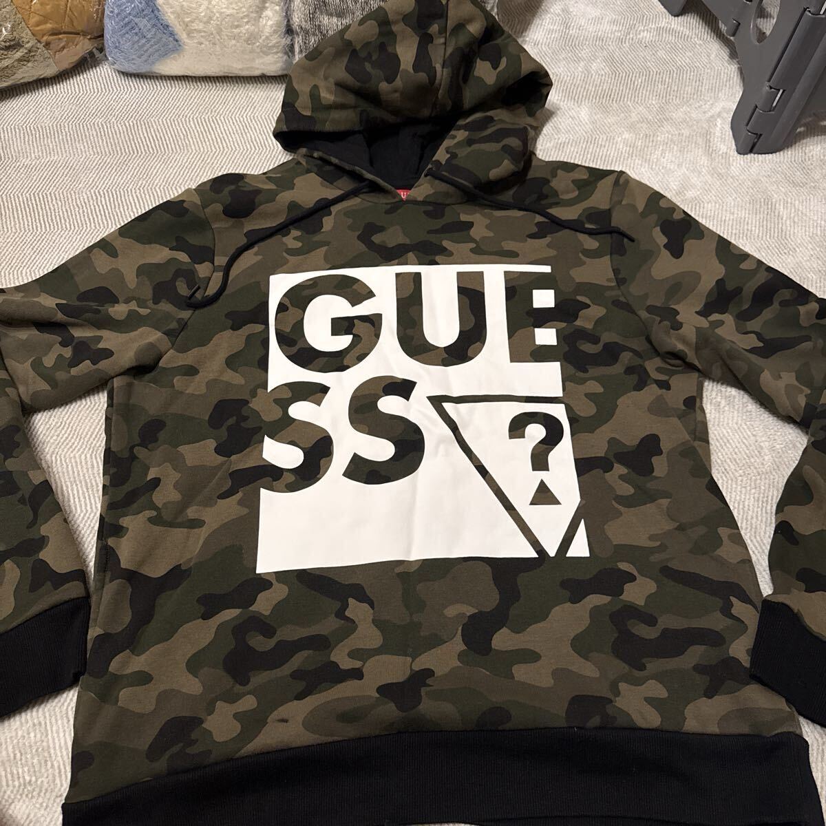 GUESS裏起毛パーカー拍卖