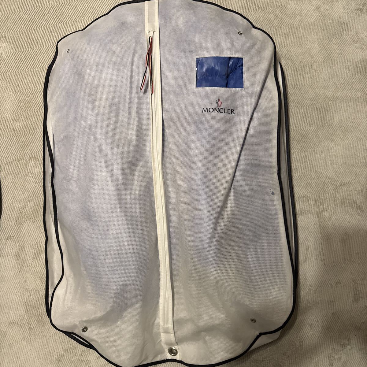 MONCLER ダウンジャケット拍卖