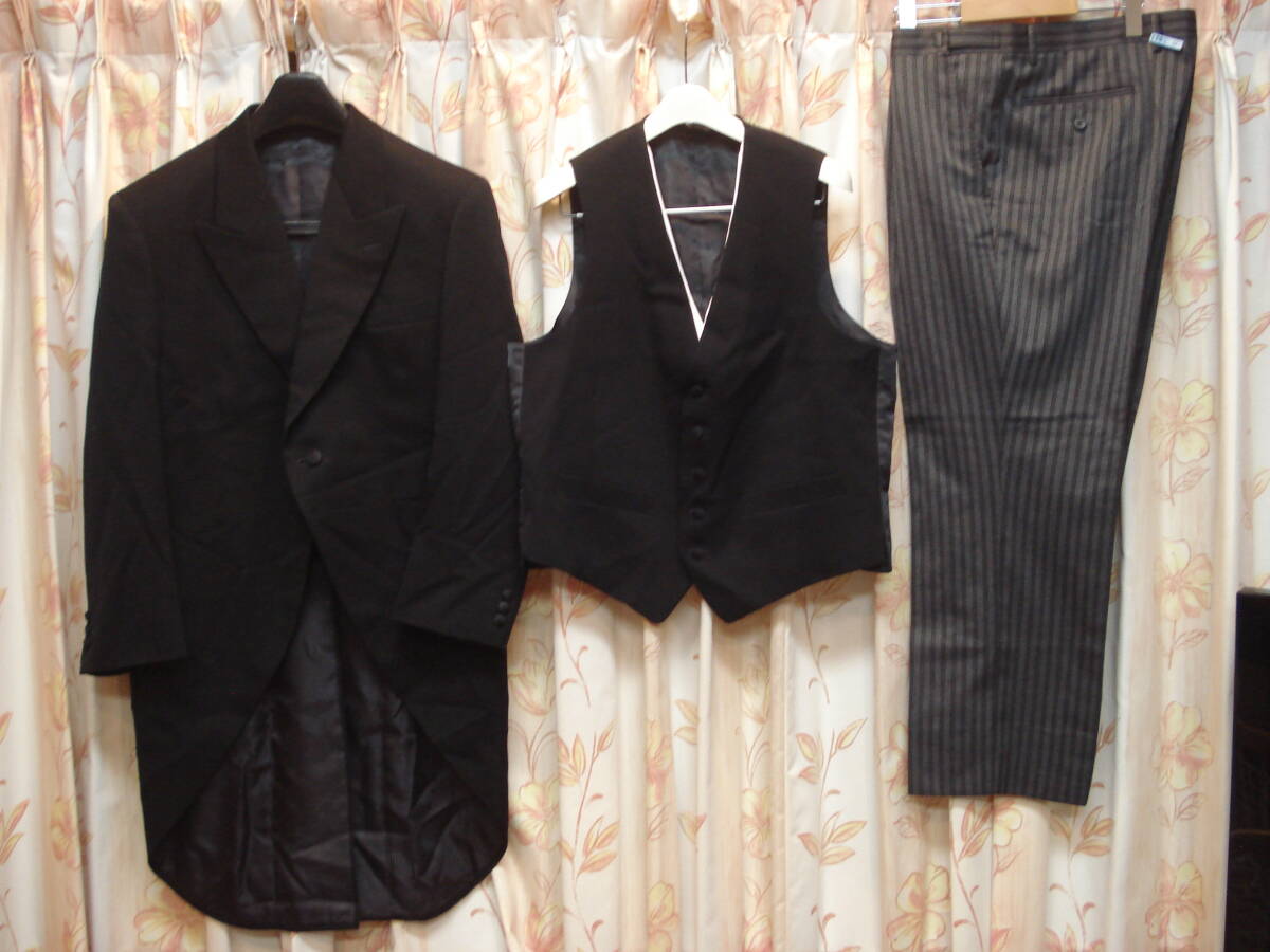 送料無料!美品!秋冬物!AB5サイズ!ウェスト82cm~93cmアジャスター調節可能!燕尾服!礼服 ブラックフォーマルタキシード!毛100%拍卖
