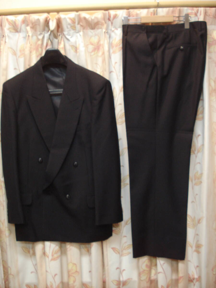 送料無料!美品!秋冬春もの!Ruglux ラグラックス!AB6サイズ!ウェスト81~95cmアジャスター調節可能!高級!フォーマルダブルスーツ!拍卖