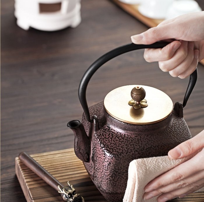 新品 鉄瓶 砂鉄 鉄器 鉄製 茶道具 四方 やかん 和食器 大容量 1.4L 直火 IH対応 おまけ4点セット zh37拍卖