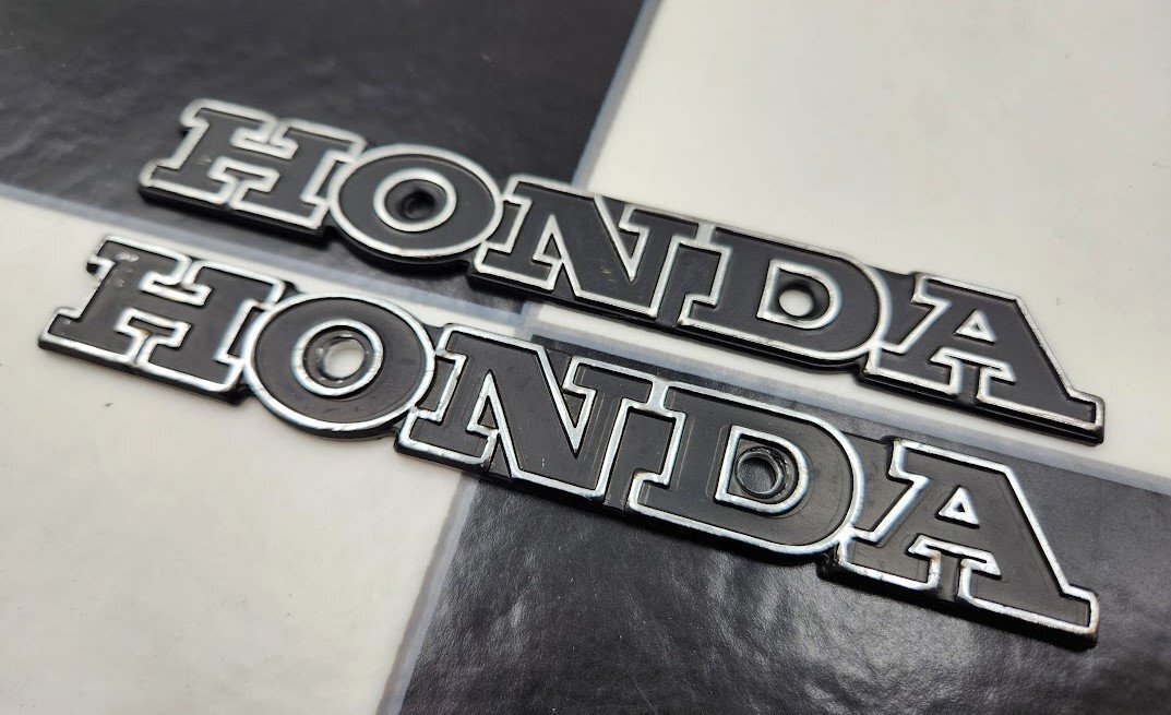ホンダ HONDA 黒×シルバー エンブレム 左右 2枚 SETNC07 キジマ CBX400F CBX550F CB400F ヨンフォア CBR400 ホーク CB400N バブ CIBI拍卖