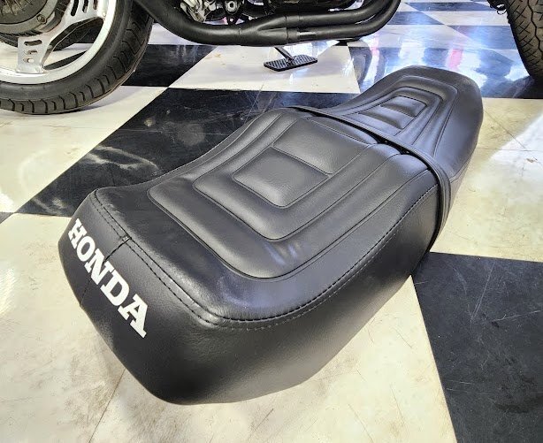 CBX400F NC07 ホンダ ロゴ入り シート 純正タイプ あんこ抜き ブラックレザー CBX550F PC04 インテグラ 当時物 旧車 マーシャル シビエ拍卖