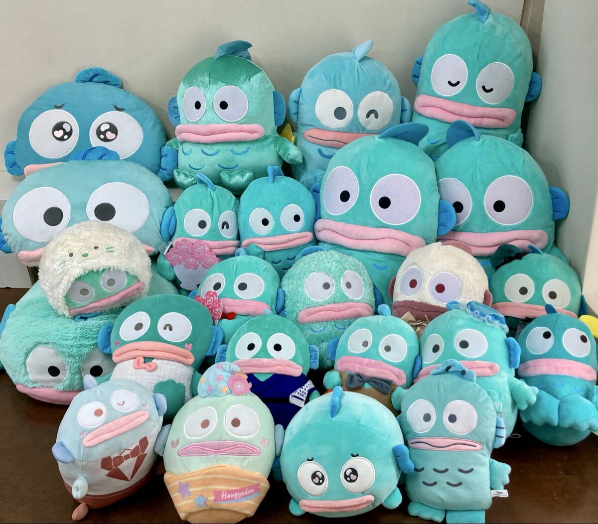 RR731) サンリオ ハンギョドン ぬいぐるみ 大量セット まとめ売り Sanrio SMILES プライズ拍卖