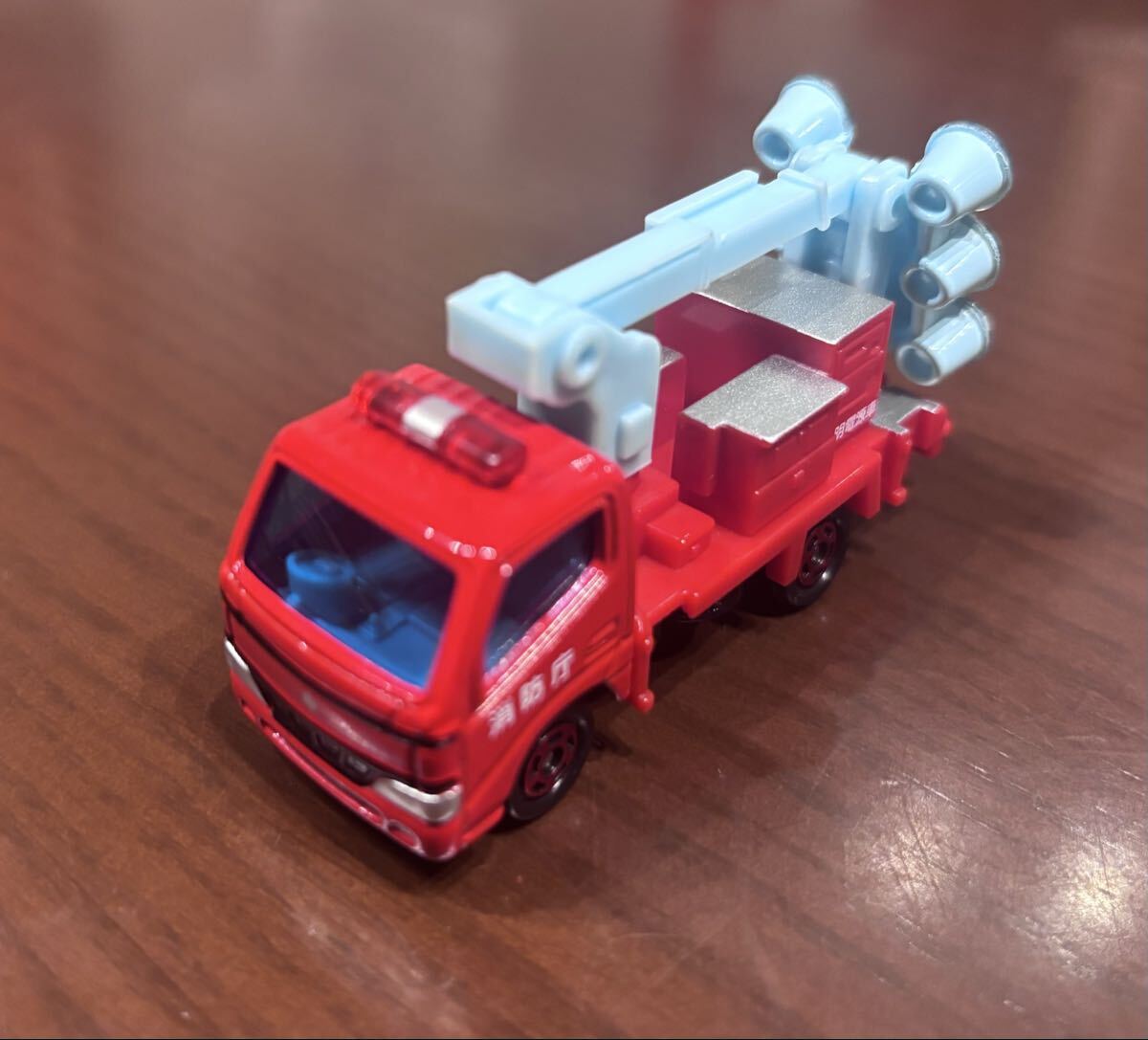 ギフトセットバラ限定トミカ車のみ照明電源車トラック消防車現状他ホットウィール多数出品定形外同梱可拍卖