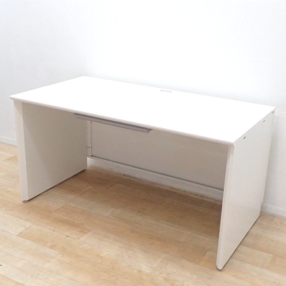 okamura オカムラ プロユニット フリーウェイ 平デスク DP167P MG99 ホワイト パソコンデスク パネル脚 配線口 KK19136 中古オフィス家具拍卖