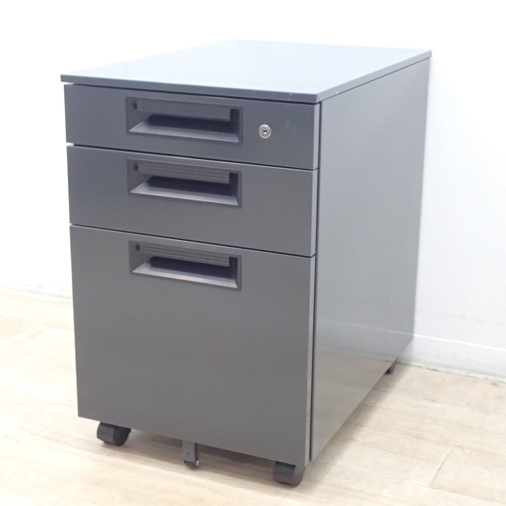 プラス PLUS LEED 3段ワゴン 鍵無 SP-046SC-B3 ダークグレー 収納ワゴン デスクワゴン サイドキャビネット 袖机 EG18998 中古オフィス家具拍卖
