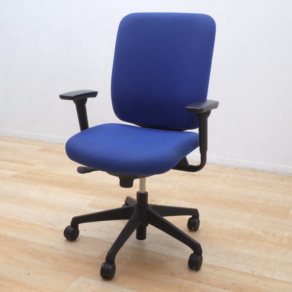 オカムラ okamura CG-R 肘付オフィスチェア CN85ZR-FM36 アジャスタブルアーム ブルー ハイバック 布張り KK17364 中古オフィス家具拍卖