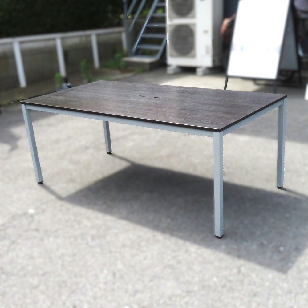 ミーティングテーブル ブラウン 1800㎜ 会議 配線ボックス 木目調 荷物台 作業台 シンプル シック アジャスター EG18356 中古オフィス家具拍卖