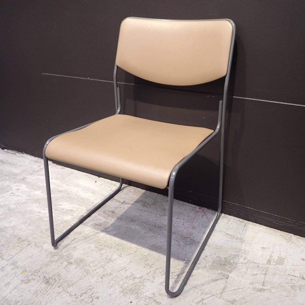 状態良品 SANKEI ミーティングチェア ベージュ スタッキングチェア 肘無し 会議椅子 EG13139 中古オフィス家具拍卖