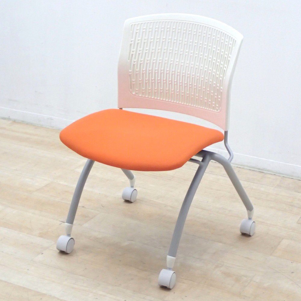 AICO アイコ ミーティングチェア オレンジ ホワイトシェル 平行スタッキング 肘無 椅子 キャスター 多目的イス KK18783 中古オフィス家具拍卖