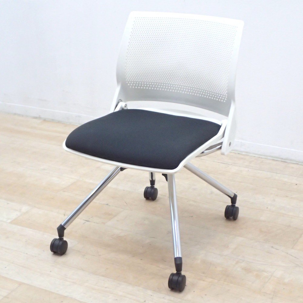 オカムラ クリール 9317WR F013 ミーティングチェア キャスター ネスティング ブラック 椅子 軽量 コンパクト EG18858 中古オフィス家具拍卖
