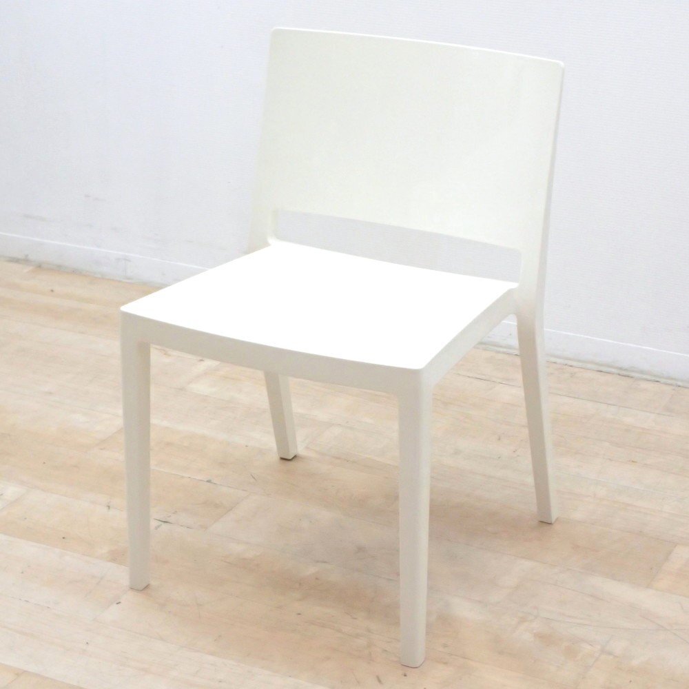 Kartell カルテル LIZZ リズ ダイニングチェア ピエロ・リッソーニ ホワイト スタッキング ミーティング 肘無 EG18864 中古オフィス家具拍卖