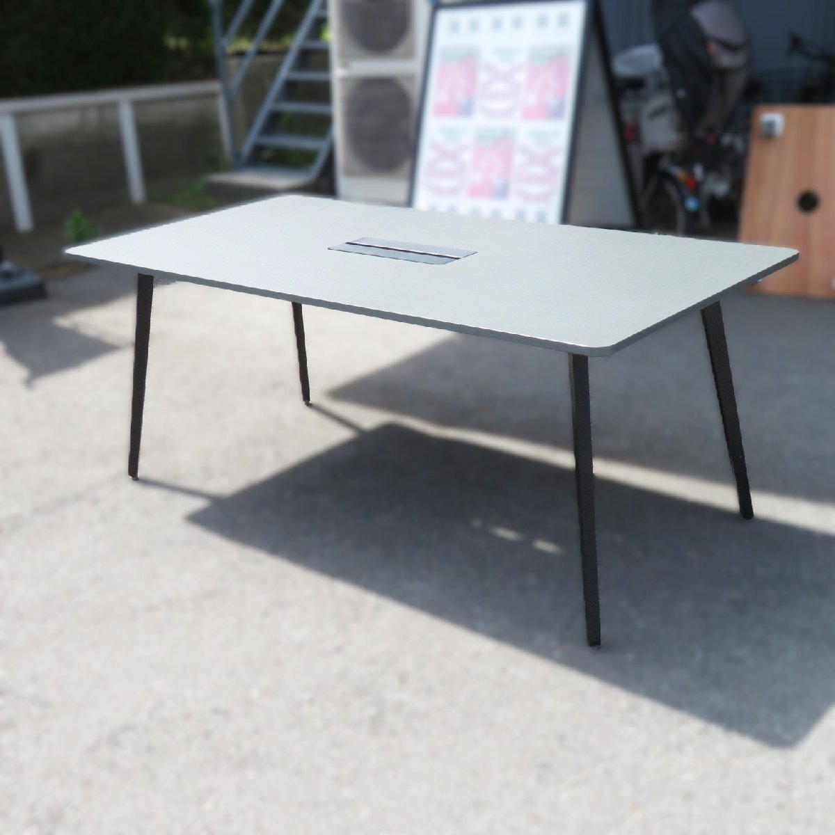 内田洋行 LM/MT天板 ミーティングテーブル 5-200-1066 グレー/ブラック 会議テーブル 木目調 荷物台 配線口 AG18045 中古オフィス家具拍卖