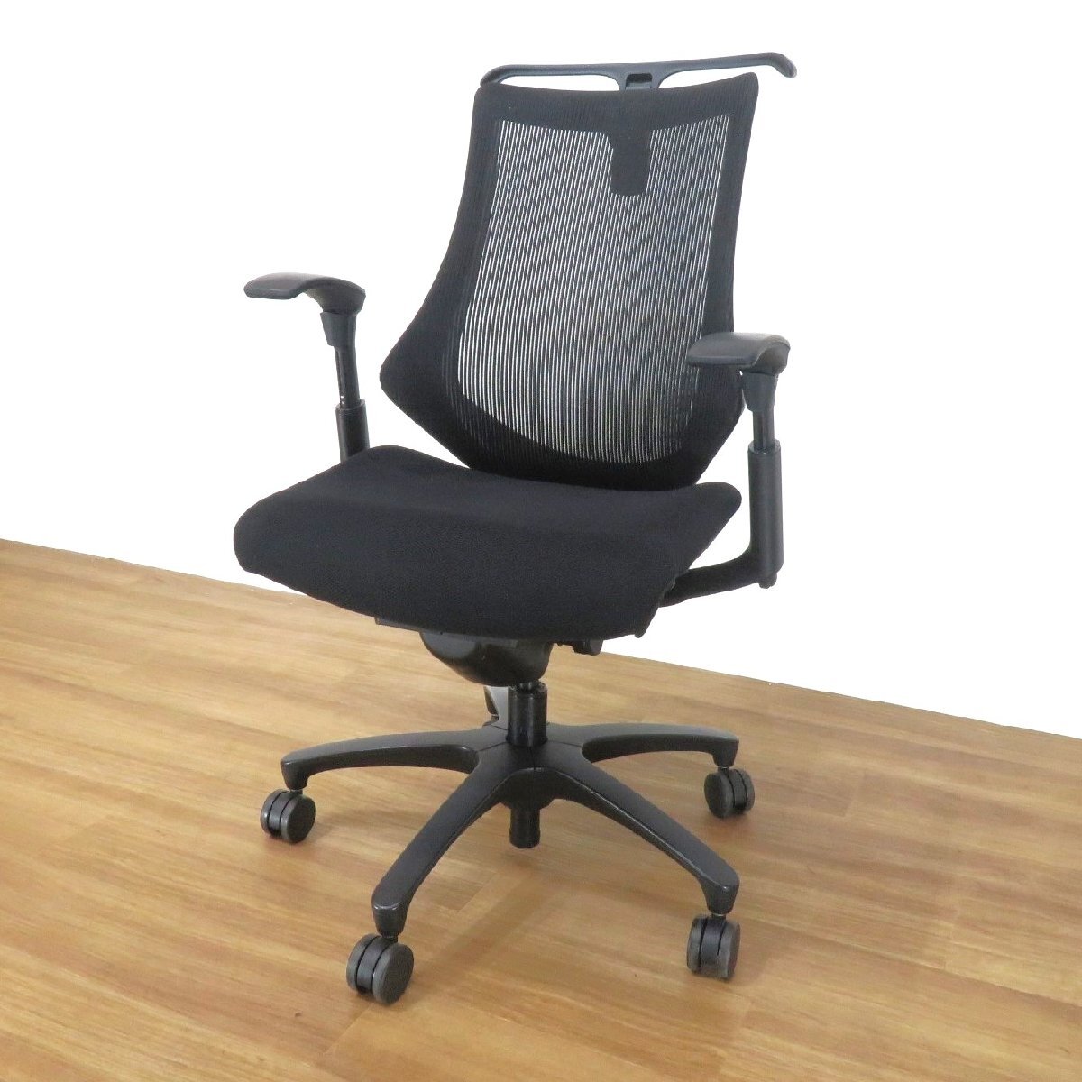 ITOKI イトーキ F エフ 肘付オフィスチェア KF-377JAHT1T1T2 ブラック ハンガー付 事務椅子 メッシュ 在宅 AG19060-1 中古オフィス家具拍卖