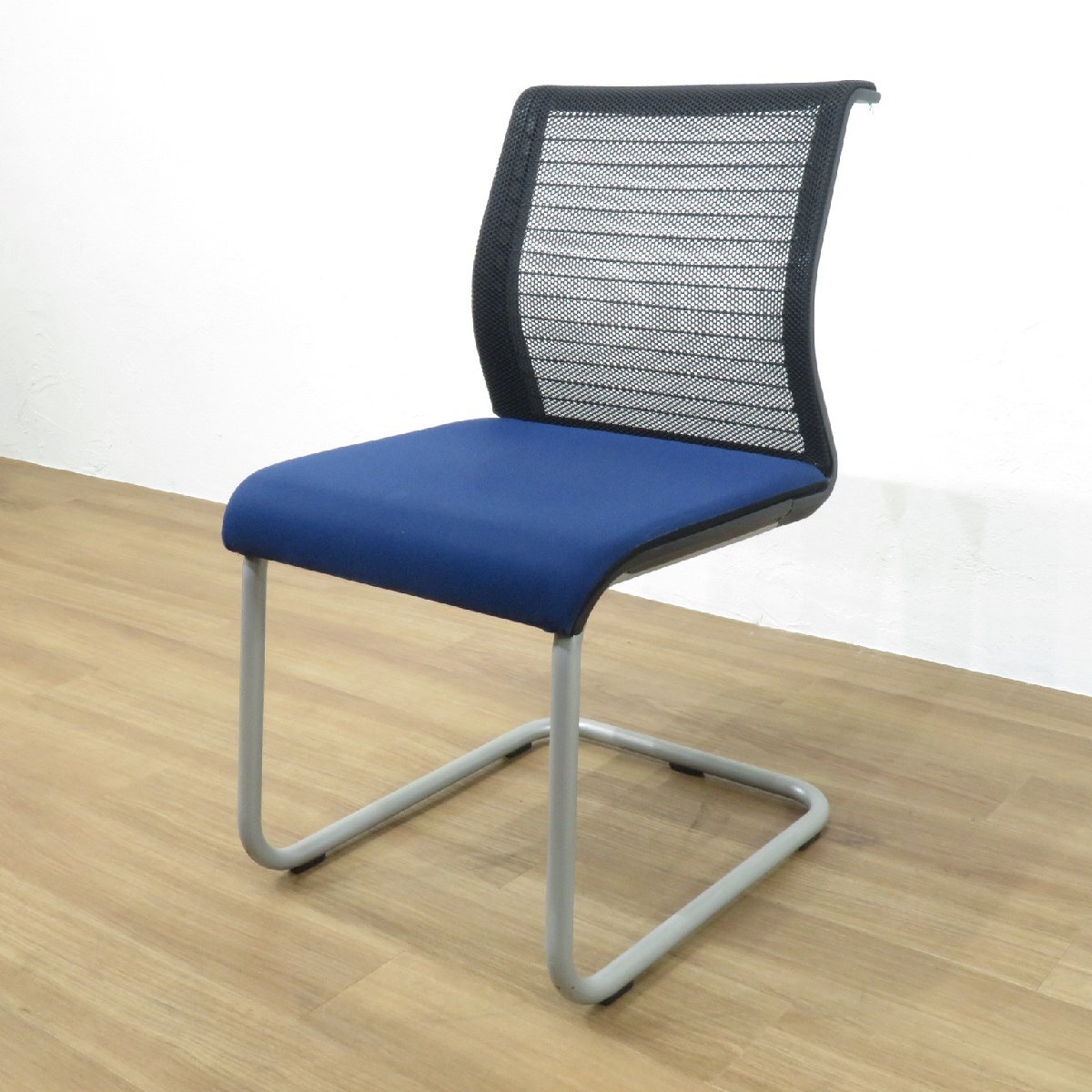 Steelcase スチールケース シンク ミーティングチェア THK-43201 ネイビー 肘無し 会議椅子 セミナー 講演 AG19172 中古オフィス家具拍卖